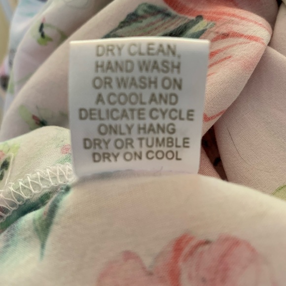 Plum Pretty Sugar Pink Floral Robe Bridesmaid - Picture 10 of 11